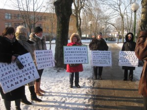 piketas prie Klaipėdos miesto apylinkės teismo palaikyti A. Tumasonį, kurį lietuviškas teisingumas nori padaryti benamiu